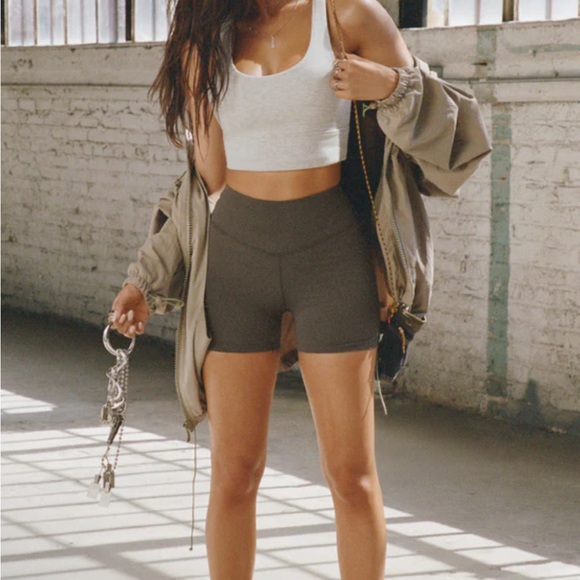 JOAH BROWN
SIZE S/M
OATMEAL
VARSITY TANK TOP - Picture 4 of 8